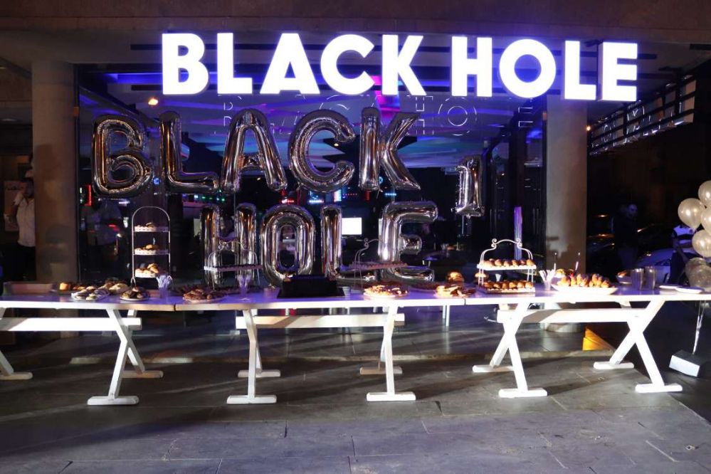 Black-Hole-Reception