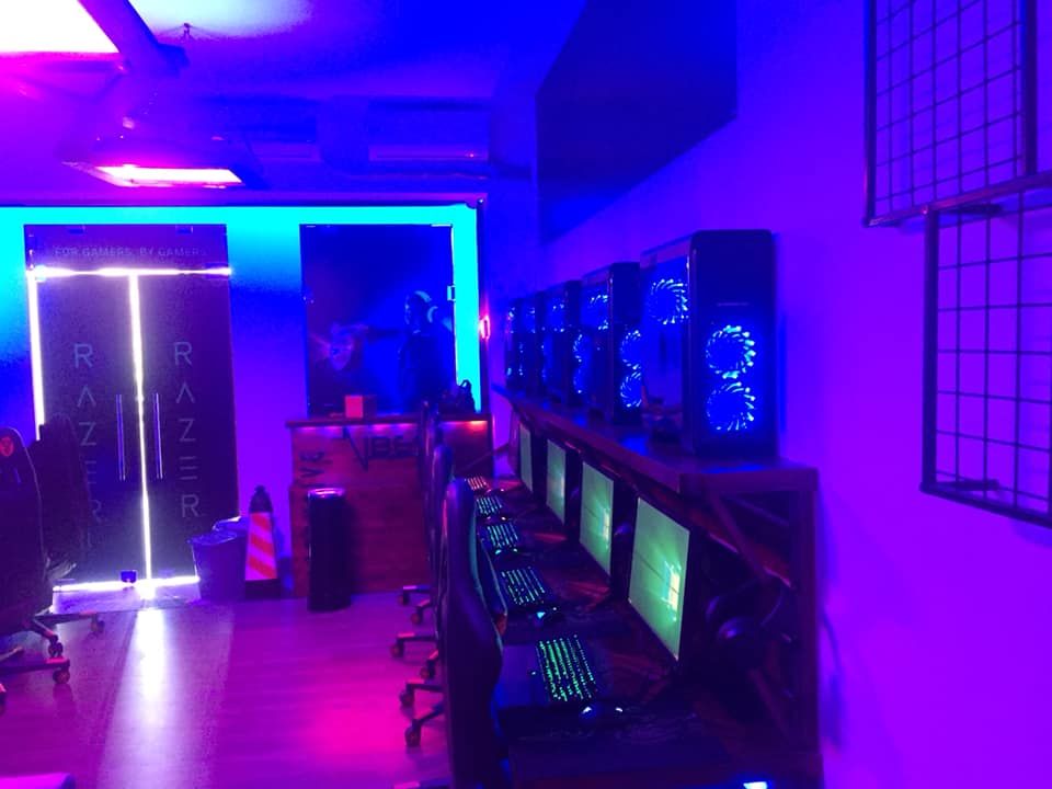 Vibe games. Вайб комната. Вайб гейминг Новосибирск. Gaming Vibes. Hot Lounge игра.