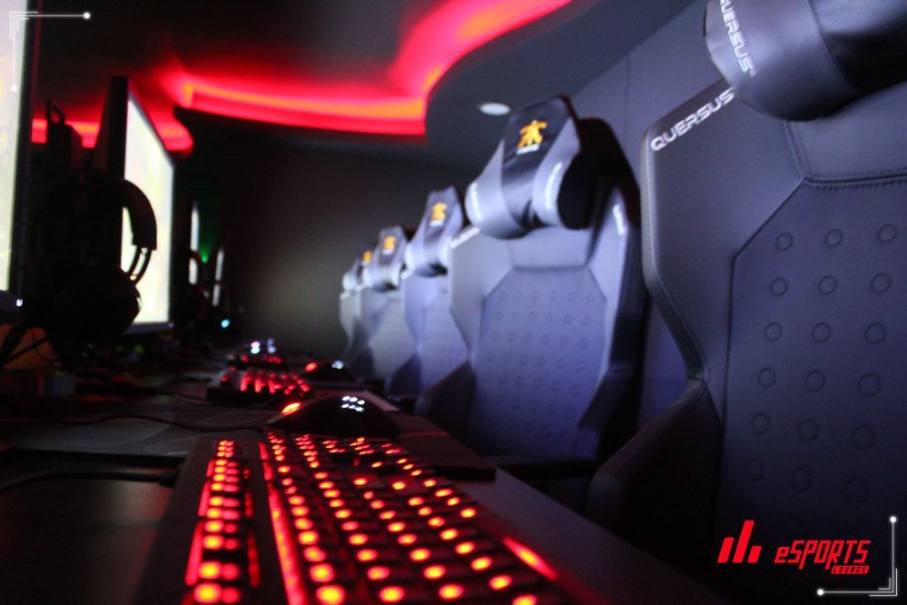 eSport Lounge Red