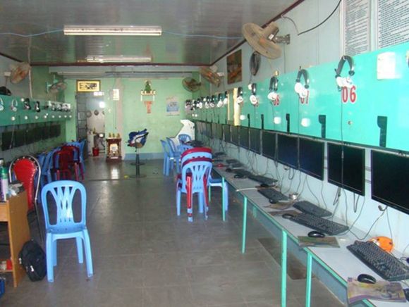 Vietnam Cyber cafe